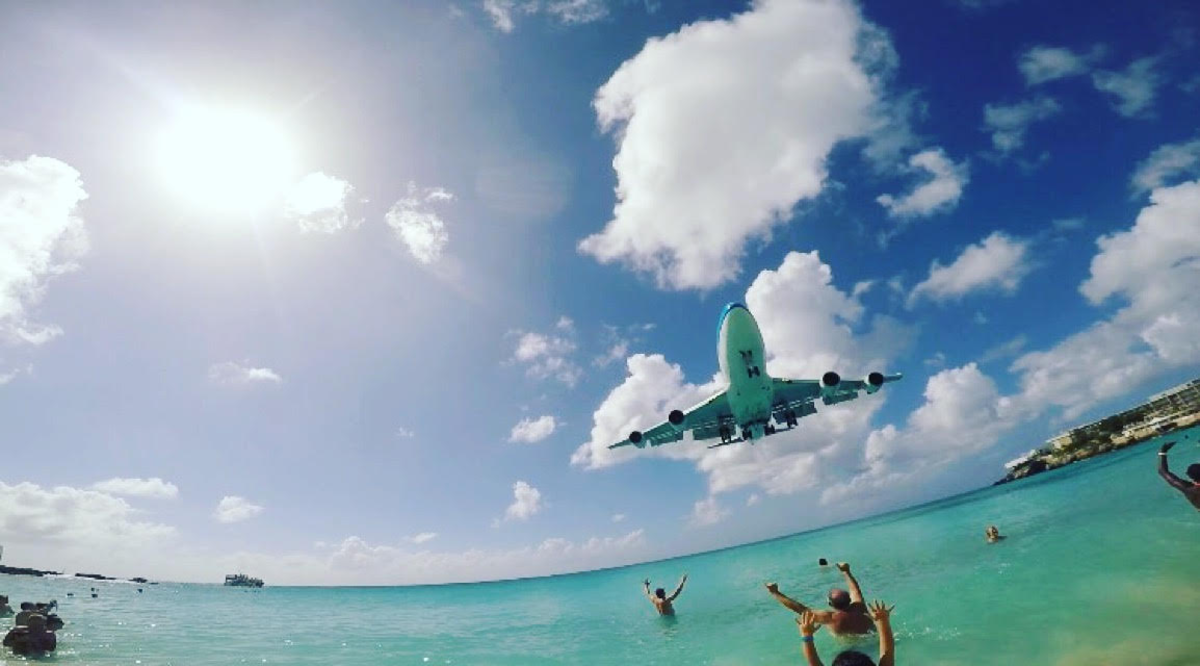Airpoirt St Maarten Bikini GIRLS ✱ Amazing Plane landing and