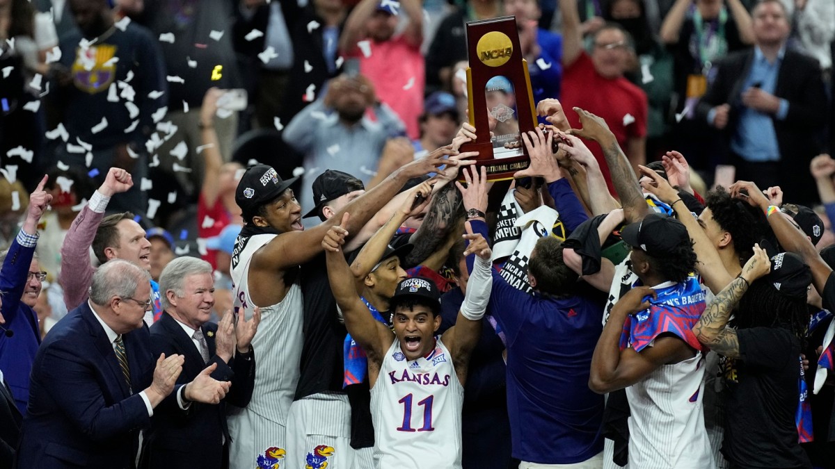 Kansas Beats North Carolina To Win 2022 NCAA Tournament - Men's Journal