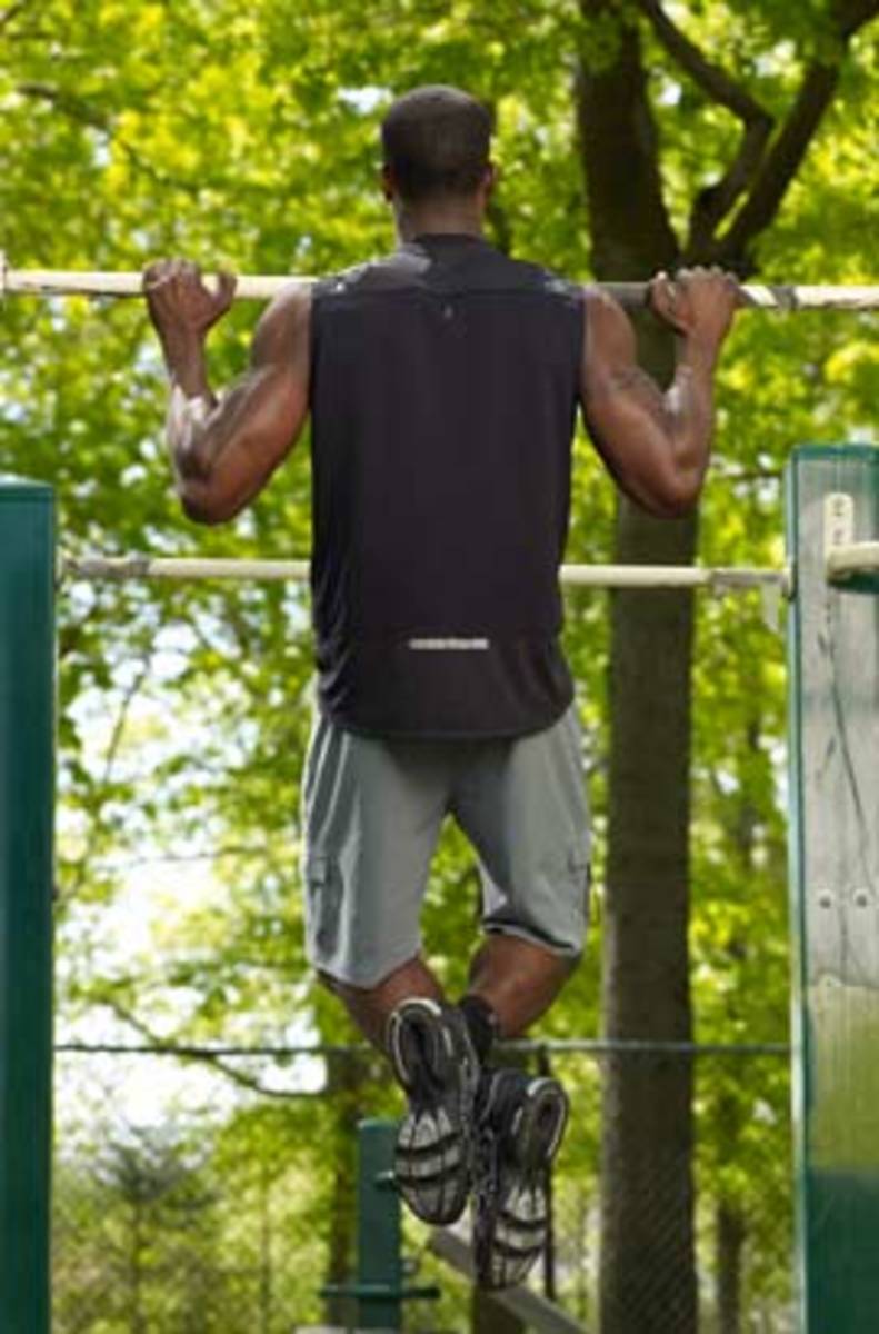 The Ultimate Park Workout: How to Turn the Outdoors Into a Gym - Men's  Journal