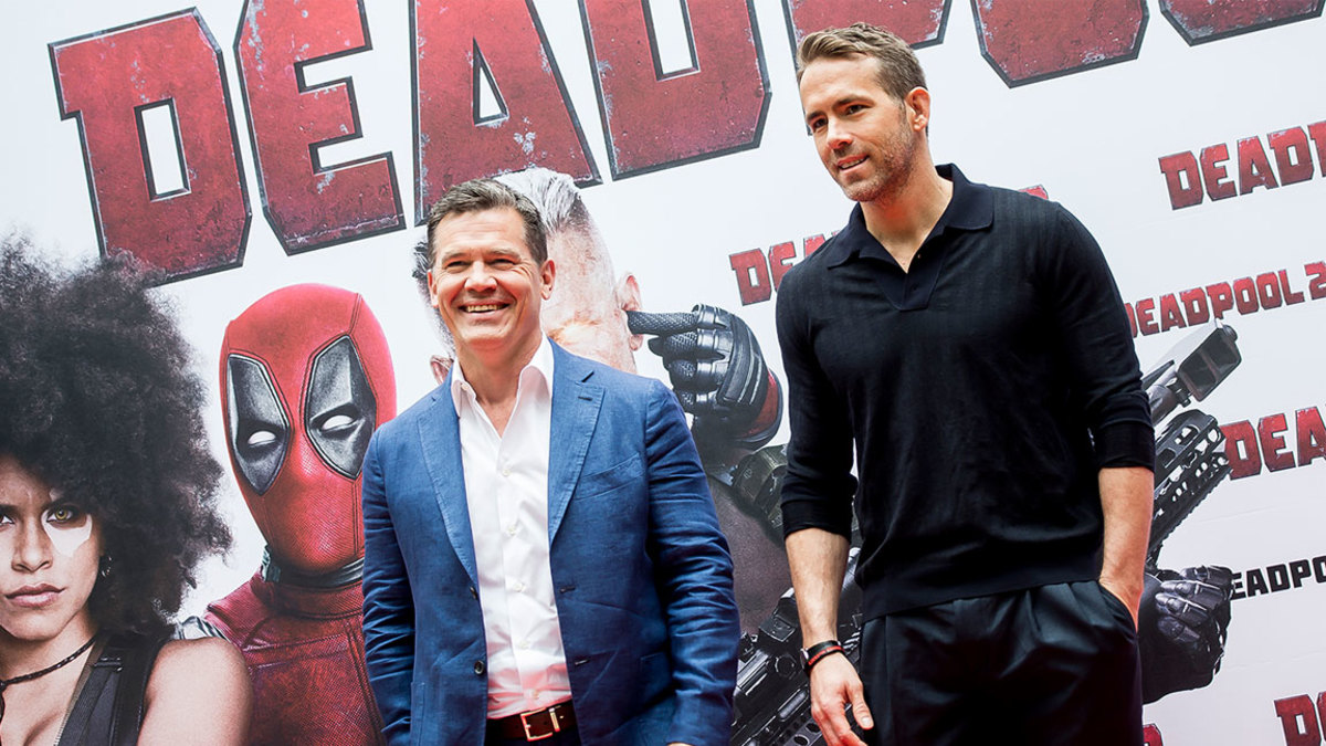 https://www.mensjournal.com/.image/t_share/MTk2MTM1ODYyMzE1OTg0Mzg5/deadpool-brolin-reynolds-main.jpg