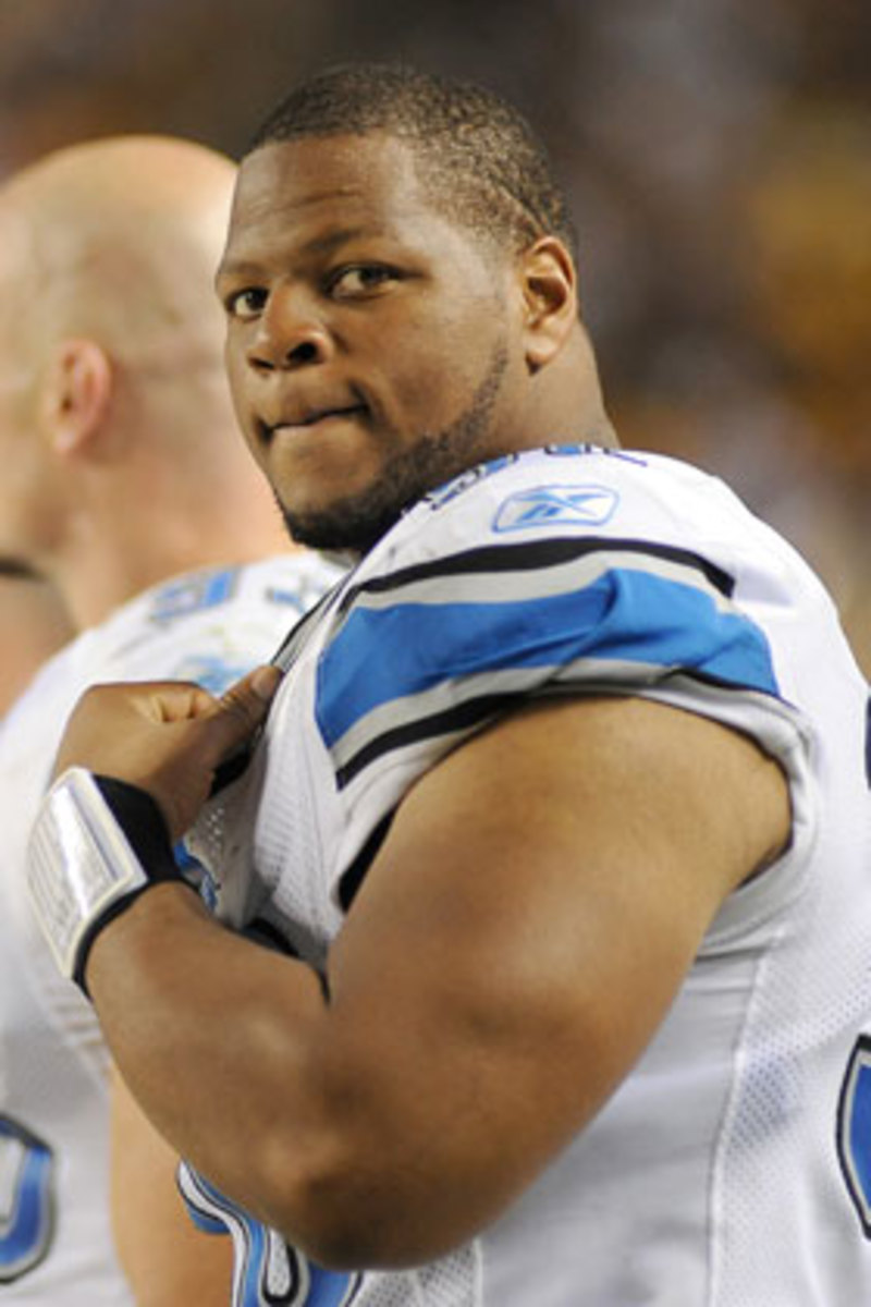 Lions pro shop still selling Ndamukong Suh, Reggie Bush jerseys