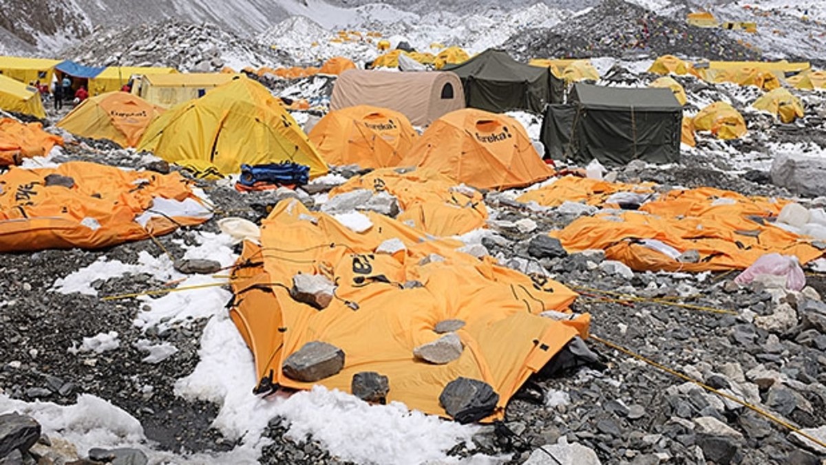 Survival Stories from Mount Everest - Men's Journal