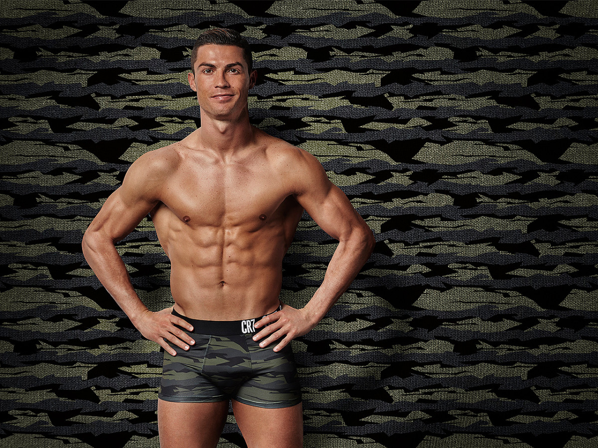 Cristiano Ronaldo Flexes His Muscles in His CR7 Underwear Campaign