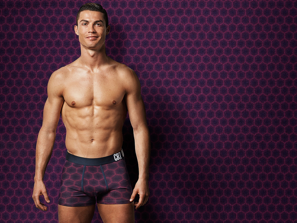 Cristiano Ronaldo Unveils 2015 CR7 Underwear Campaign + Goes Unretouched –  The Fashionisto
