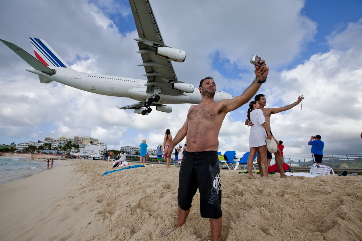 Going To Sint Maartens Maho Beach Step Away From The Runway Mens Journal