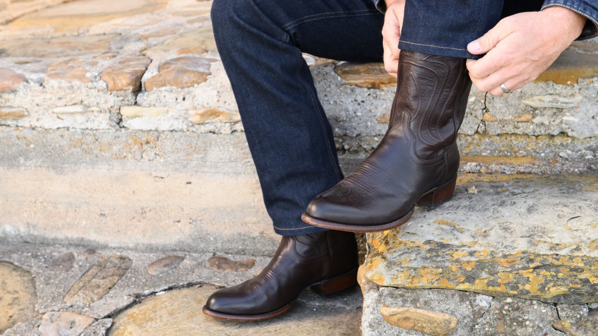 4 Best Jeans To Wear With Cowboy Boots for Skinny Guys - From The