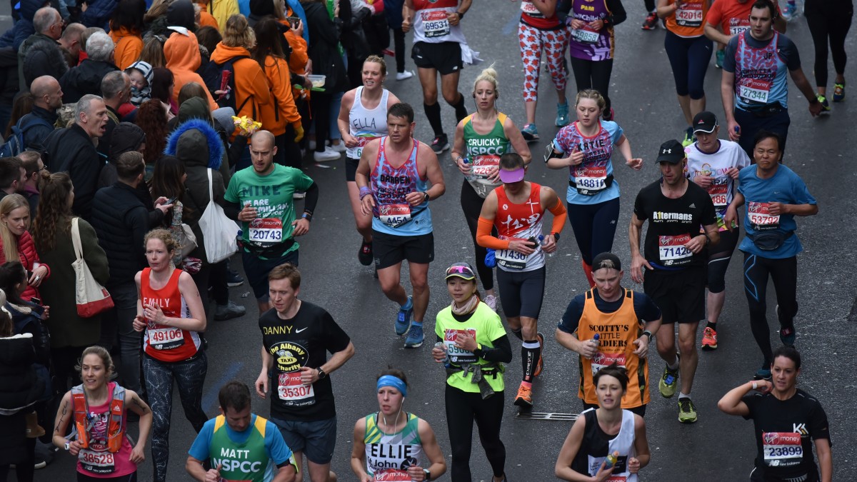 A Firefighter Broke His Foot in the London Marathon But Went Sub-4 ...