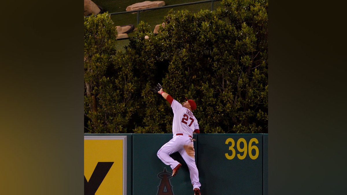 Watch: Angels outfielder falls over fence, fails to rob Mookie