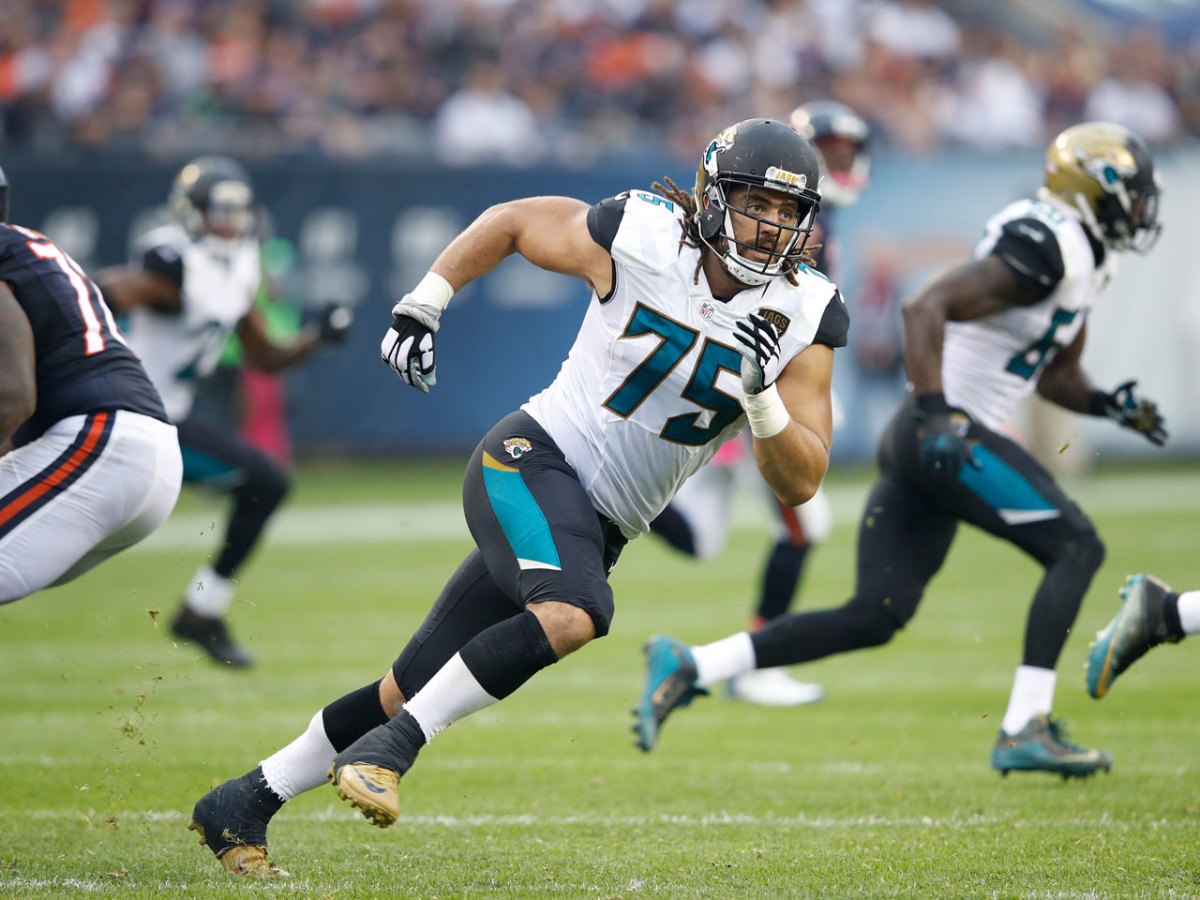 Miami Dolphins DE Jared Odrick finds a glove in his lunch (Photo)