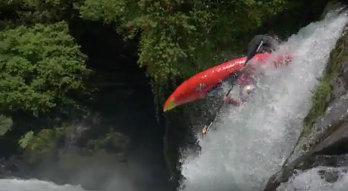 Inside the barrel-rolling freestyle kayak trick from Aniol Serrasolses ...