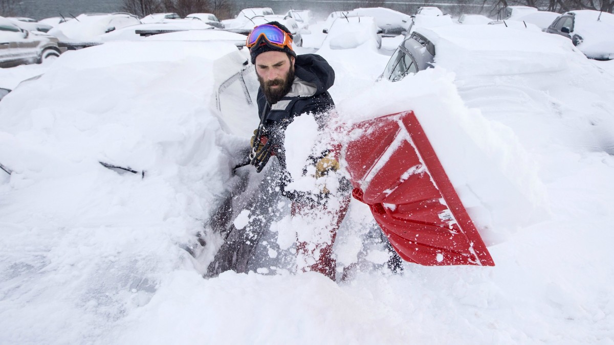 The Best Snow Shovels to Handle All Kinds of Winter Weather