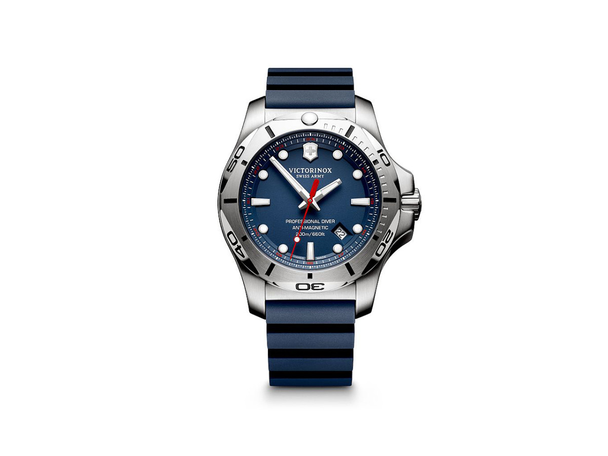 Blue Faced Watches: The Latest Trend in Men's Watches - Men's Journal