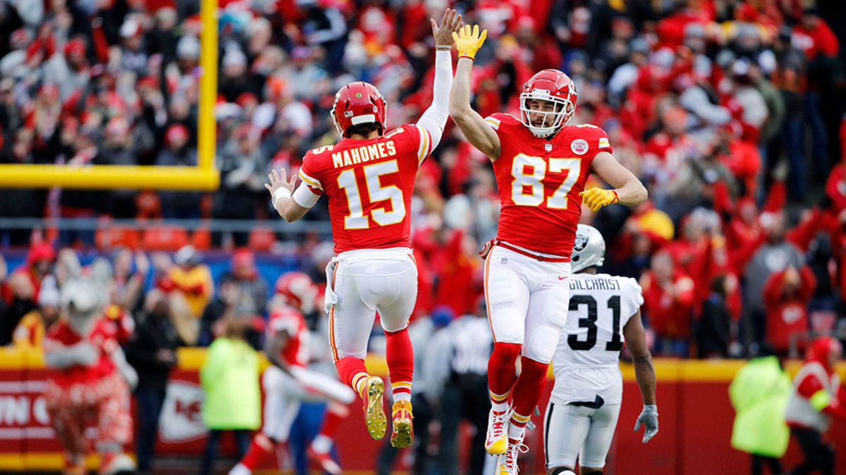 Chiefs' QB Patrick Mahomes and TE Travis Kelce Surprise a Local