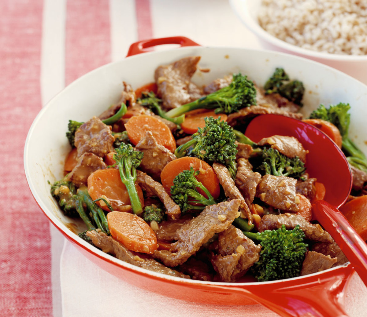 https://www.mensjournal.com/.image/t_share/MTk2MTM2NjExNTAxOTA5MTM3/main-stirfry.jpg