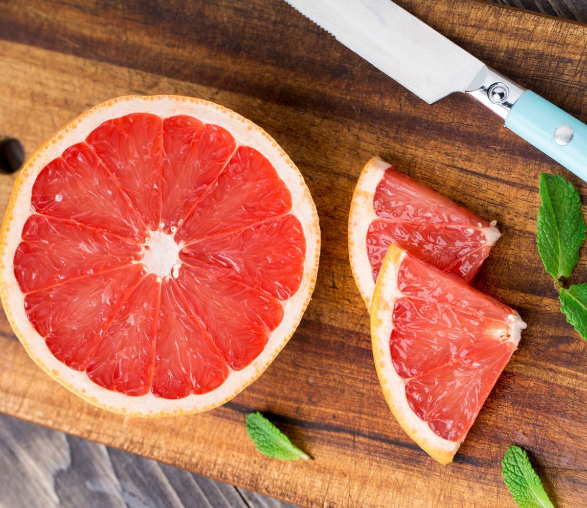 https://www.mensjournal.com/.image/t_share/MTk2MTM2Nzg0NjQzNDMzOTg5/2-grapefruit.jpg