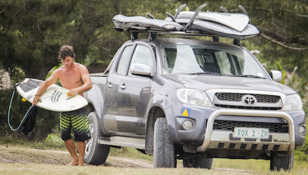 Lock surfboard deals to roof rack