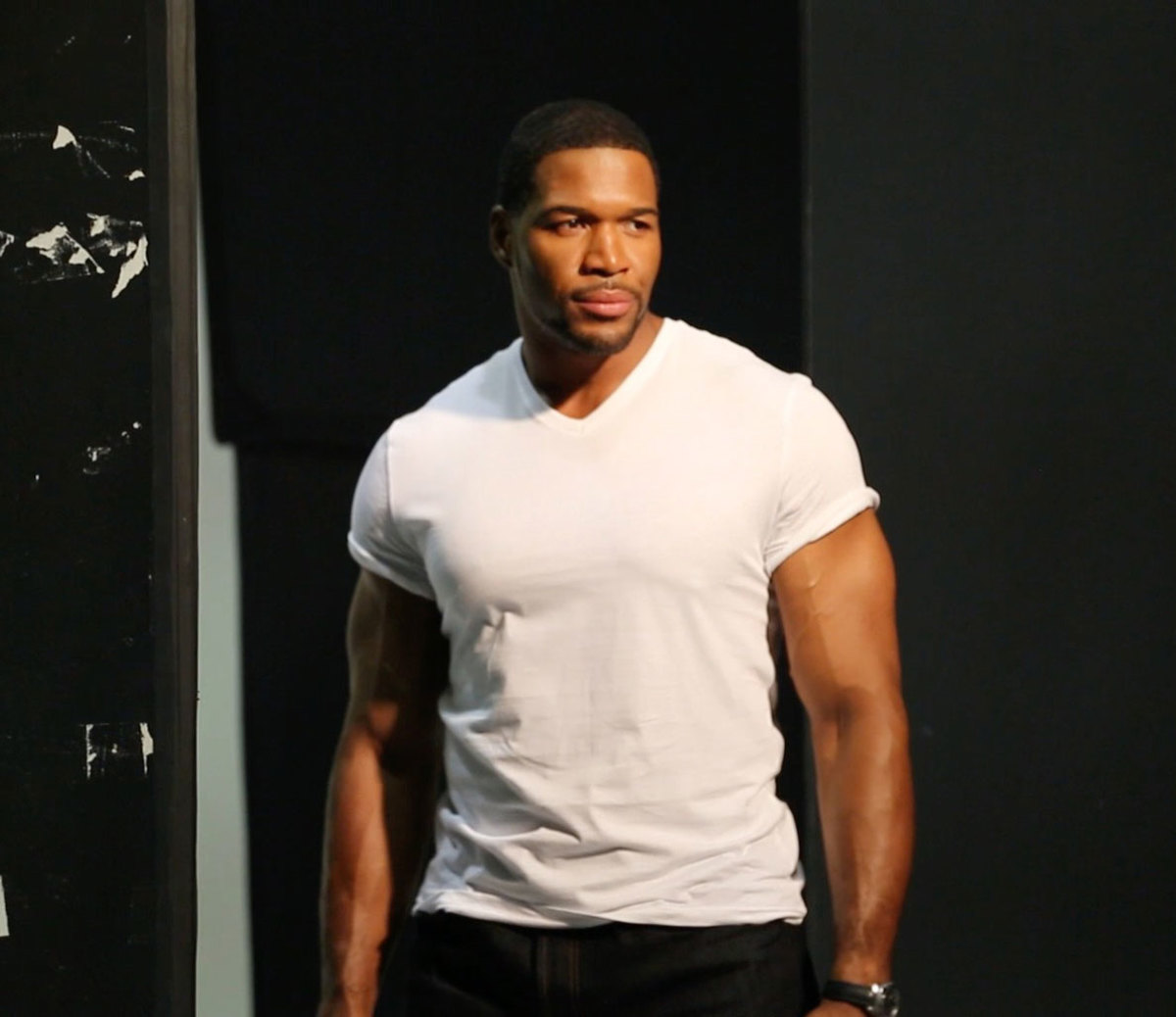 Behind The Scenes Of Michael Strahans Mens Fitness Shoot Mens Journal 