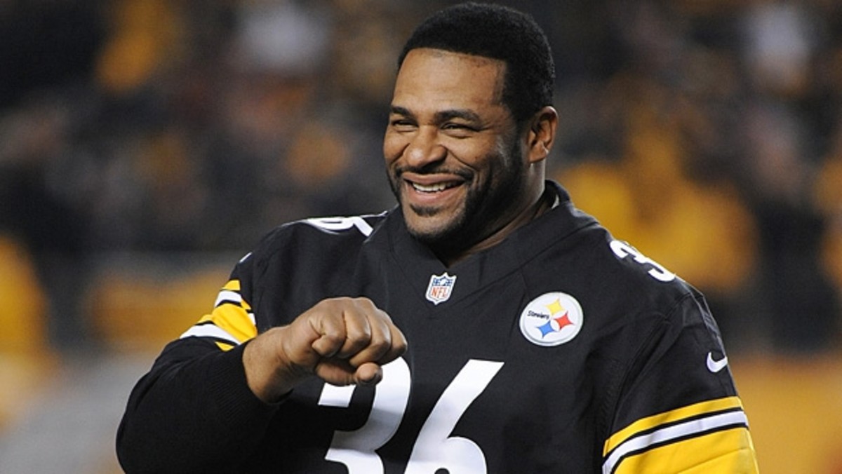 Jerome Bettis of the Pittsburgh Steelers carries the ball against the