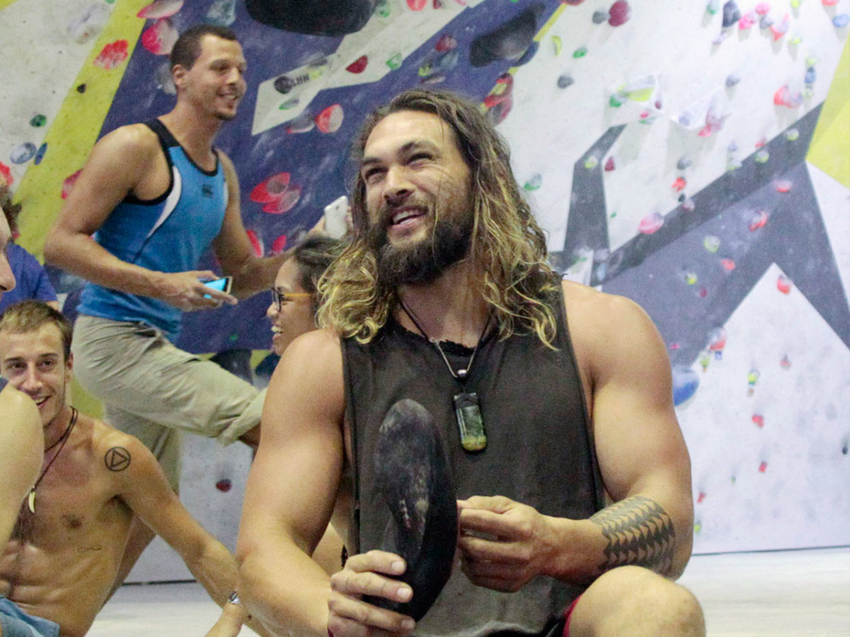 Watch: Jason Momoa shows off his muscular back during a climbing workout.  Here's how to bulk up yours. - Men's Journal