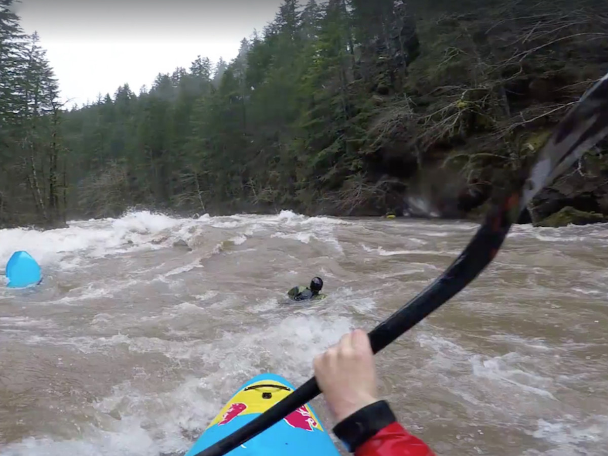 Video: Aniol Serrasolses rescues swimmer on flooded Wind River - Men's ...