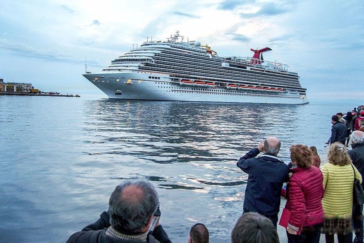 Departing Cruise Ship Creates Tsunami That Destroys Docks Boats Men