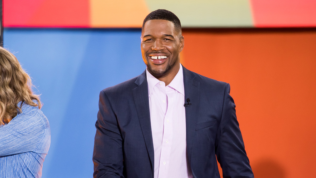 Michael Strahan in war over Super Bowl jersey