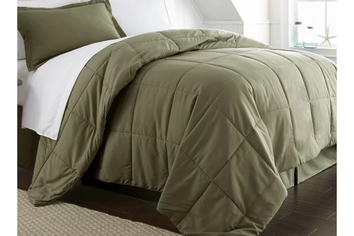 Just In Time for Fall: A Massive Comforter Blowout Sale - Men's Journal