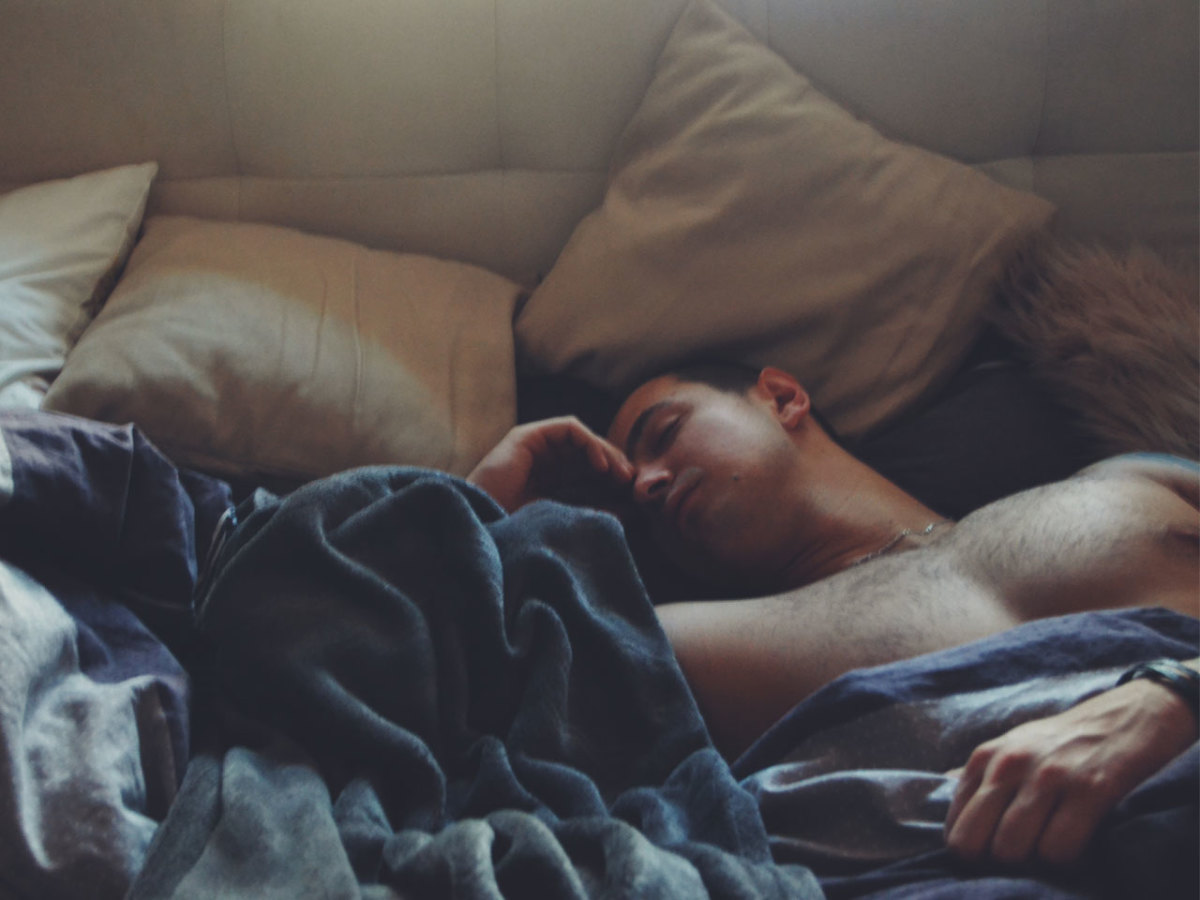 Asian Husband Sleeping - Benefits of Sleeping Naked, According to Science | Men's Journal - Men's  Journal
