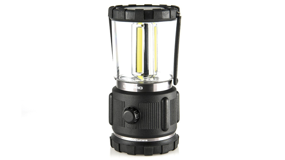 https://www.mensjournal.com/.image/t_share/MTk2MTM3MzMzMDU5ODg4NjQ1/lux-pro-lp371-1000-lumen-broadbeam-lantern.jpg