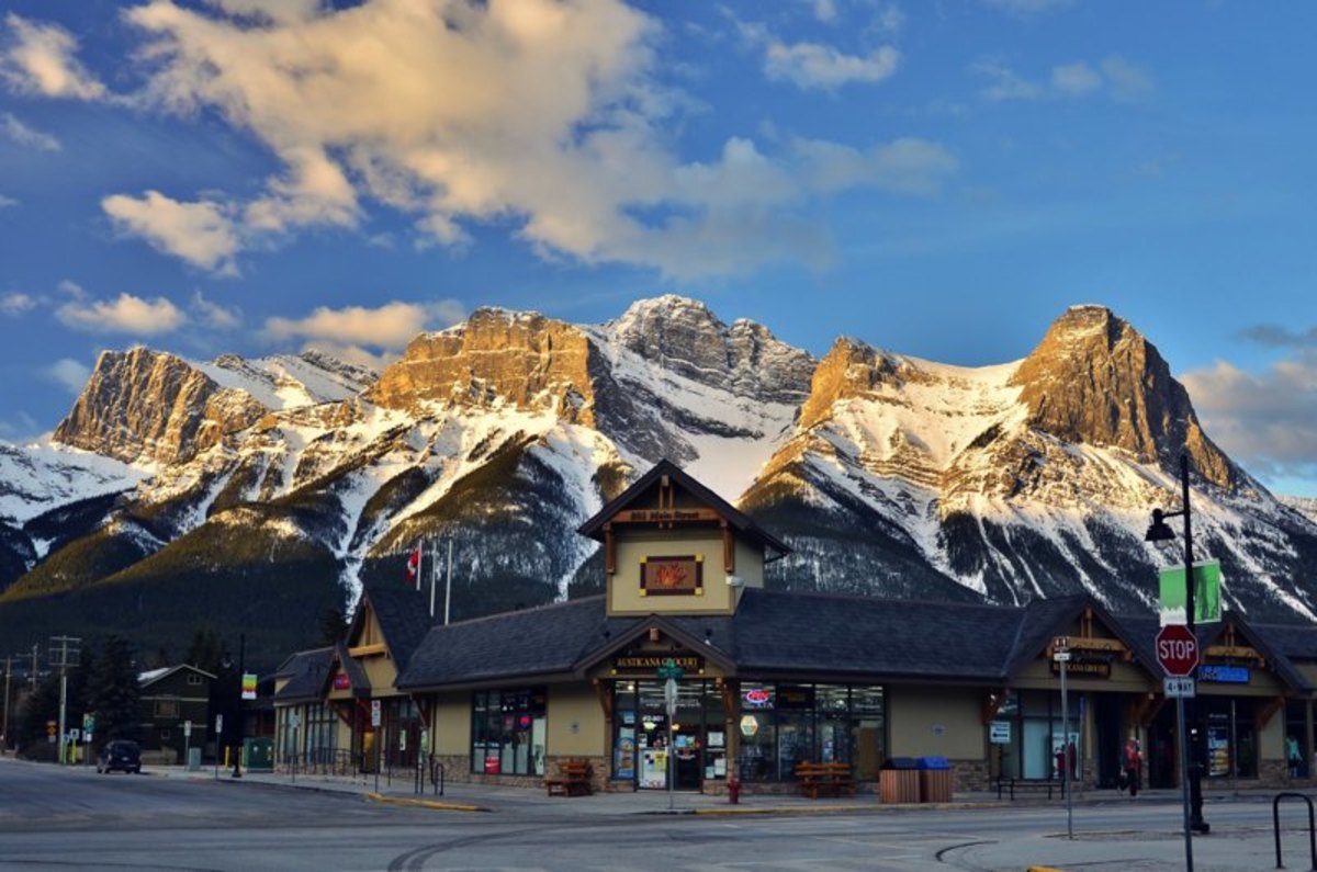 Mountain works. Канмор Альберта. Канмор Канада. Канмор город Альберта. Канада Canmore, Alberta.