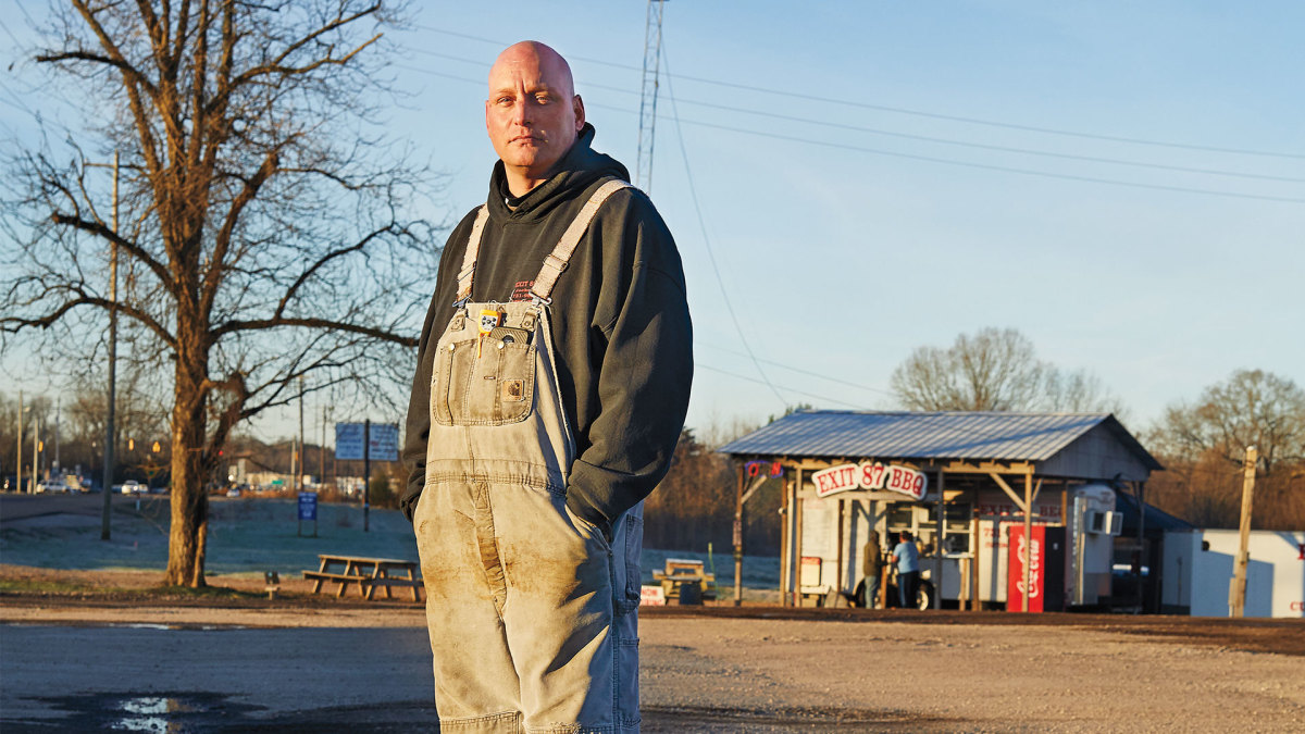 The Convicted Felon Who Became the King of Roadside BBQ - Men's