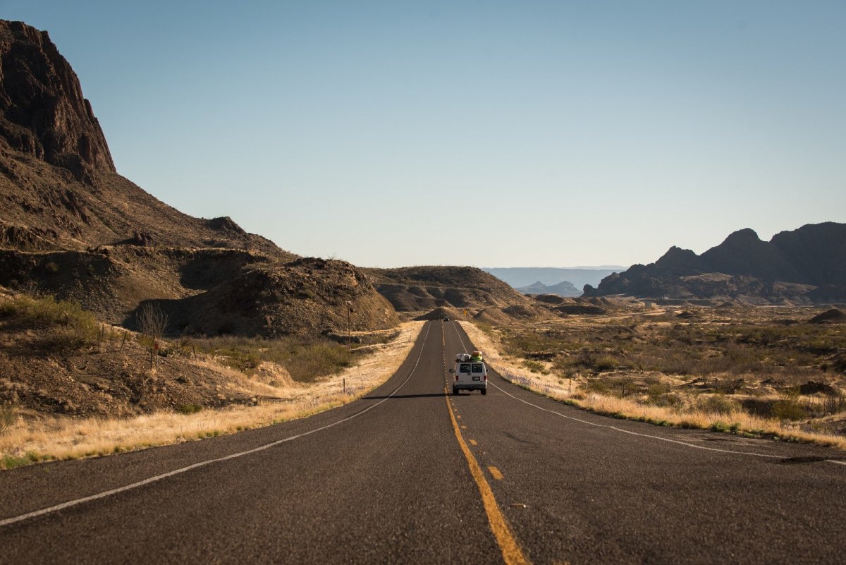 CROSS-COUNTRY ROAD TRIP ESSENTIALS