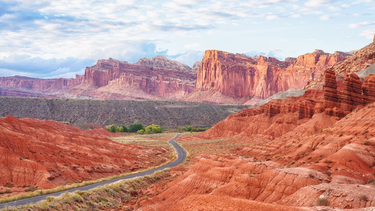 Complete Guide to Capitol Reef National Park: Hikes, Lodging - Men's ...