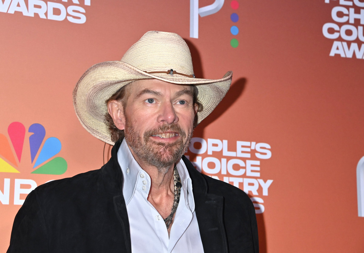 Country Music Legend Toby Keith Dead at 62 - Men's Journal