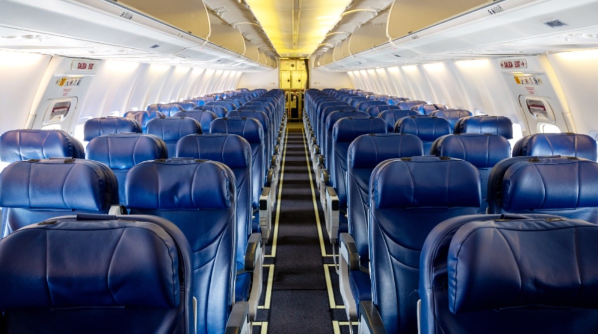 Southwest Passenger Documents Man Sitting Behind Him on Empty Flight ...