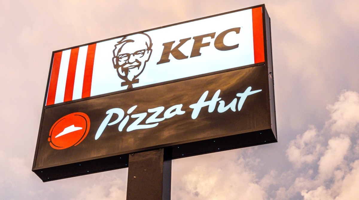 KFC Introduces 'Chizza' Fried Chicken Pizza in United States - Men's ...