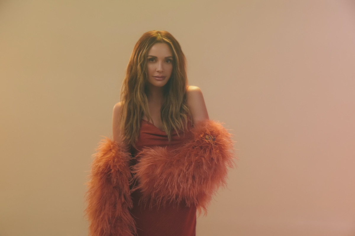 Fiery New Release: Carly Pearce Unveils 'Truck on Fire' - Men's Journal ...