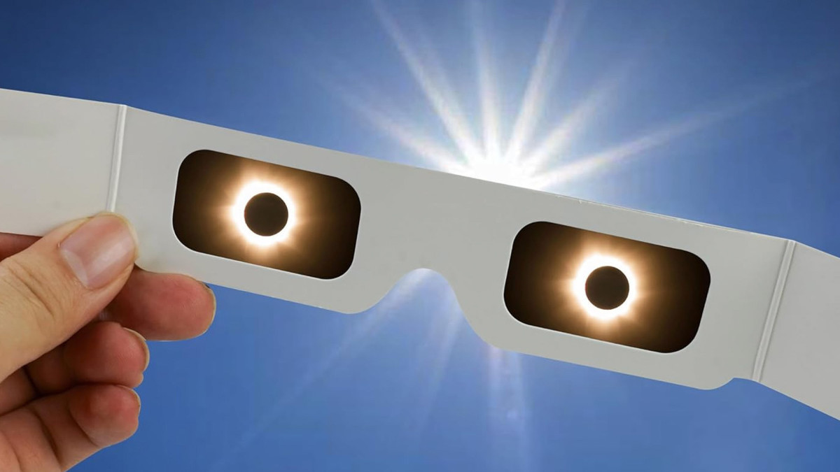 These Are the Solar Eclipse Glasses Needed for Safe Viewing Men's Journal