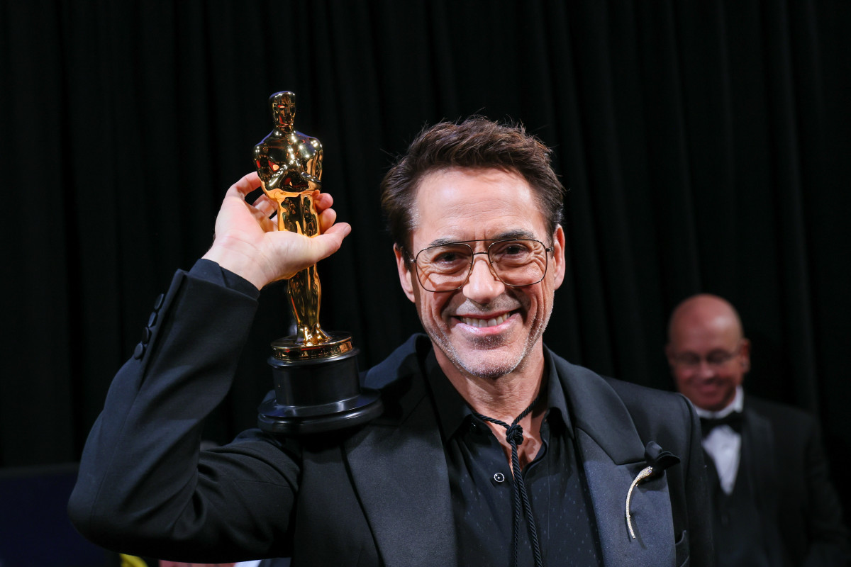 Supporting Actor winner Robert Downey, Jr. back stage during the the 96th Annual Academy Awards in Dolby Theatre at Hollywood & Highland Center in Hollywood, CA, Sunday, March 10, 2024.