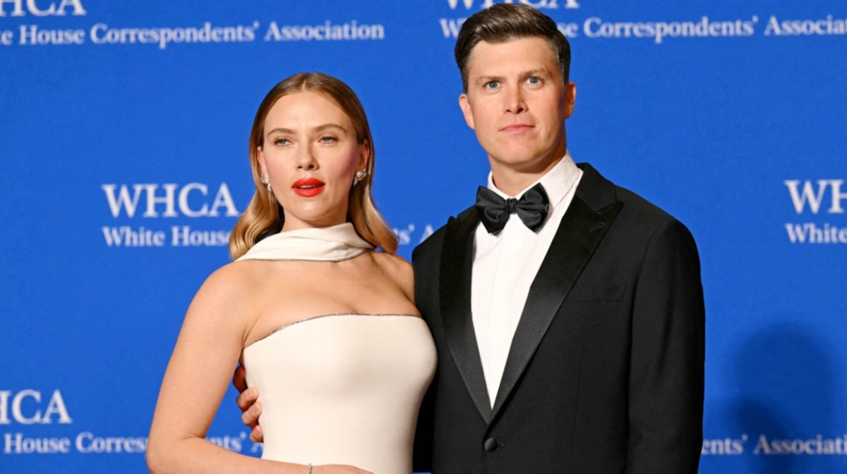 Colin Jost Tells Cringe Scarlett Johansson Joke on 'Weekend Update' - Men's  Journal