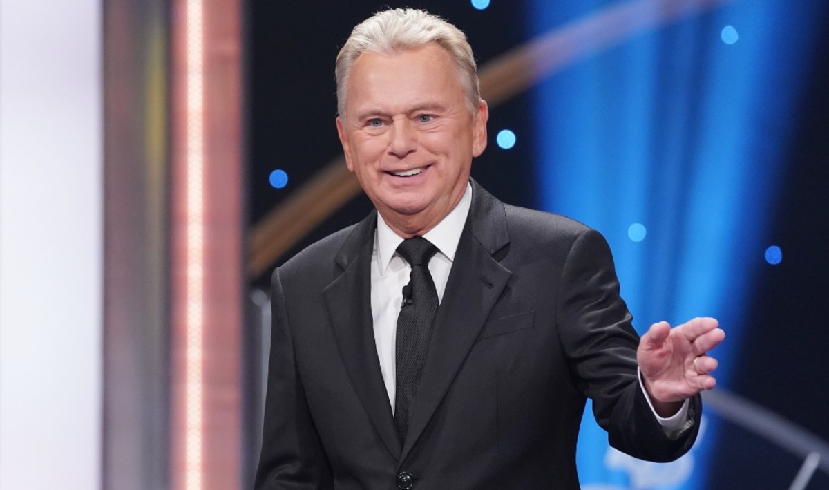 Pat Sajak Shares Farewell Message in Final 'Wheel of Fortune' Episode ...