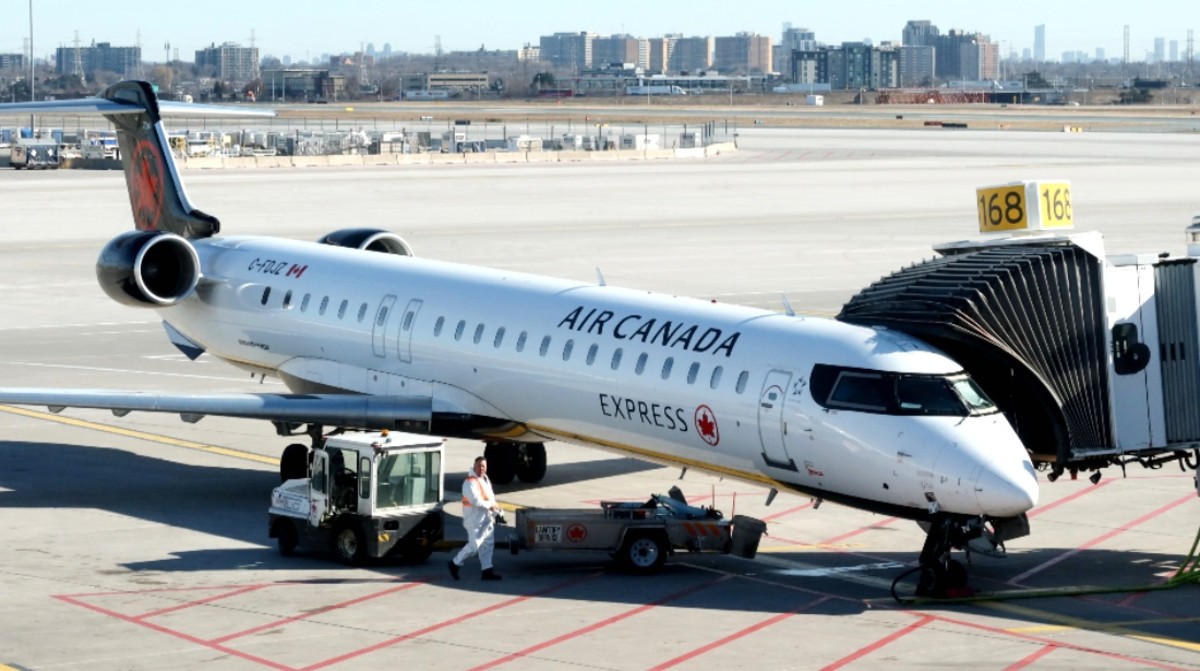 Air Canada Plane Engine Catches Fire Just Moments After Take Off - Men ...