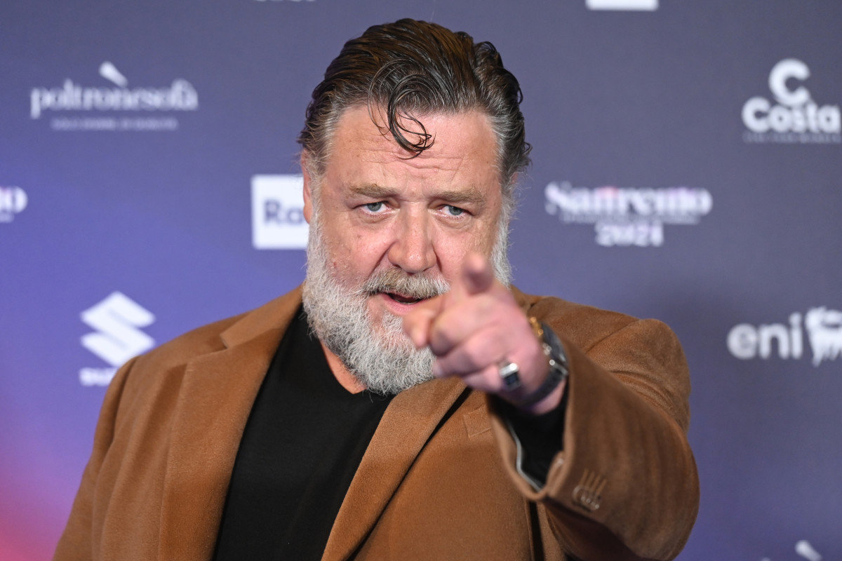 Russell Crowe Delivers Honest Words for Superhero Movie Actors on Their ...