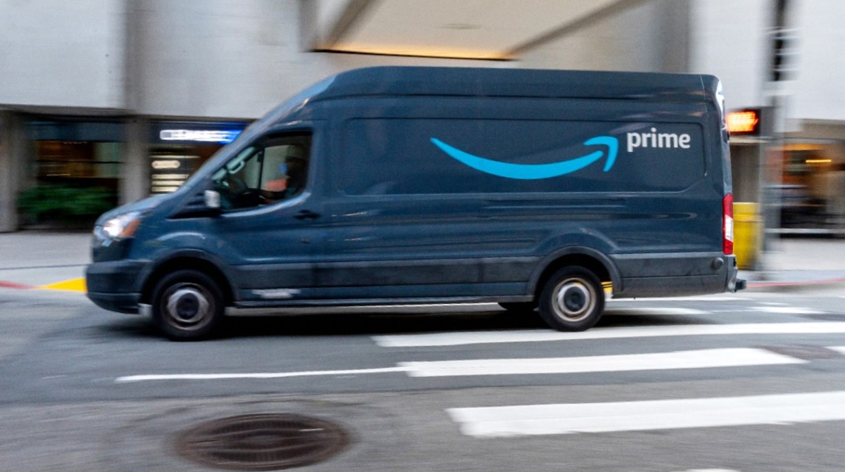 Amazon Delivery Truck Seen Speeding Down Sidewalk in Viral Video - Men ...