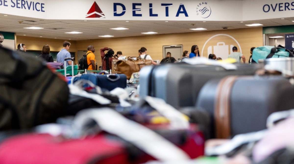 Delta Passengers Enact Creative Revenge Over Delayed Flights Men s Journal