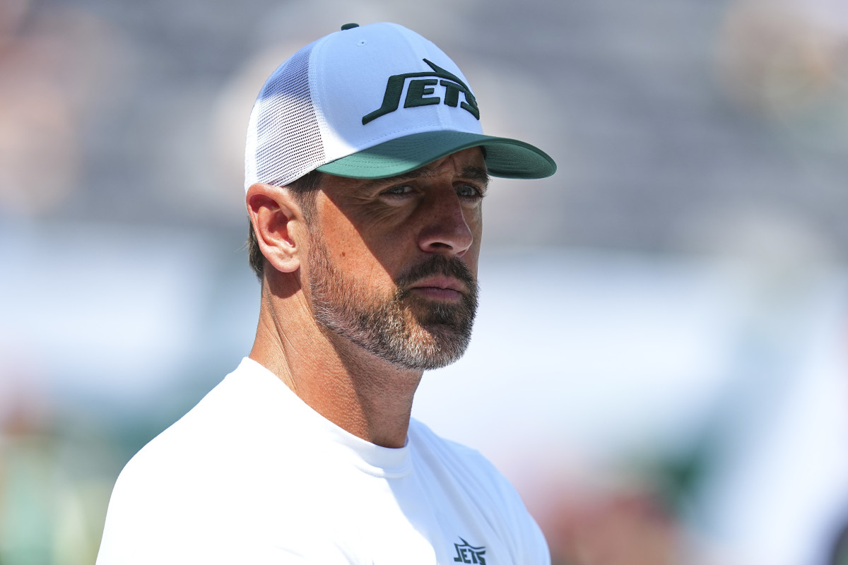 Aaron Rodgers Regrets Saying He Was Immunized Against Covid 19 Men s Journal