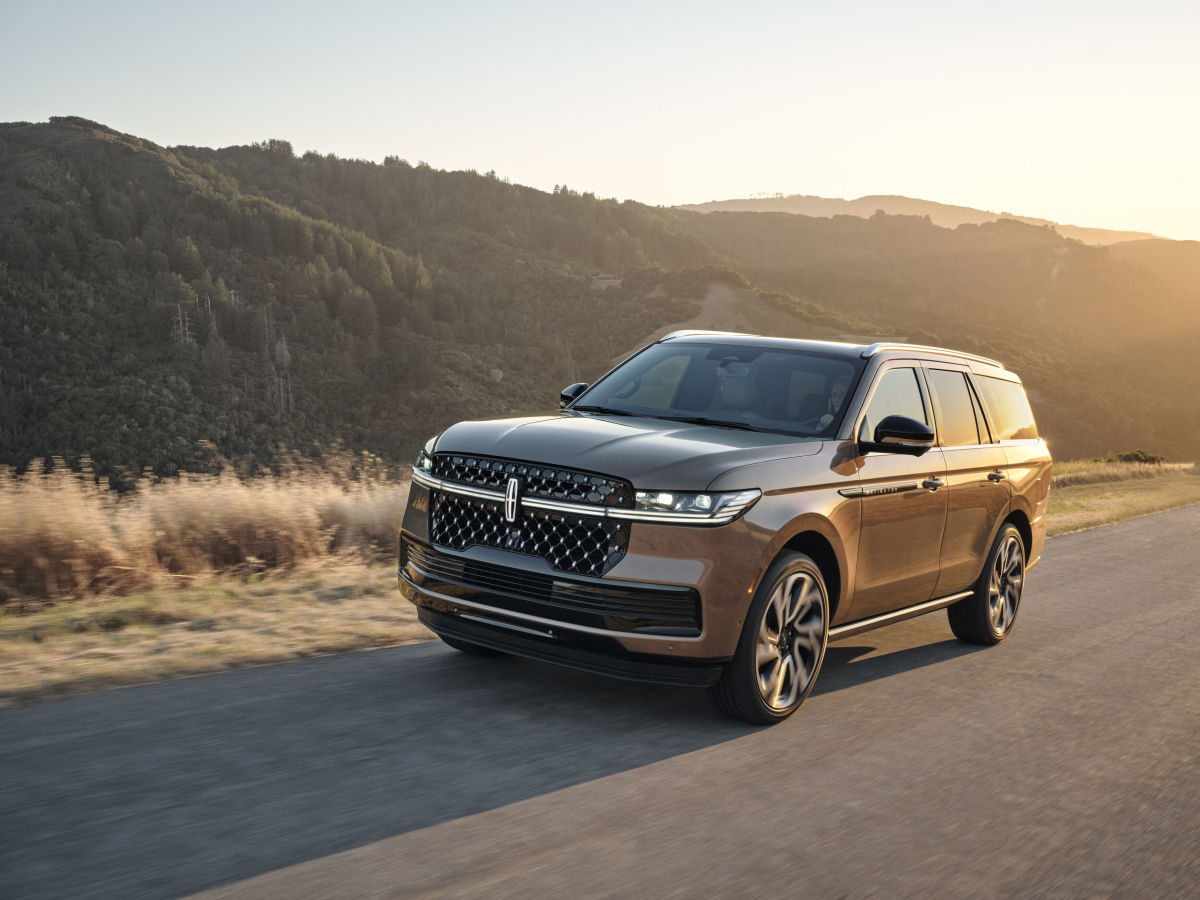 2025 Lincoln Navigator A Bright New Look, But Is It Enough? Men's