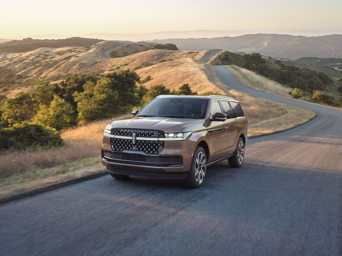 2025 Lincoln Navigator A Bright New Look, But Is It Enough? Men's