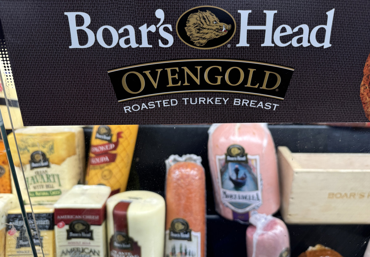 Boar's Head Closes Plant Tied to Listeria Outbreak After 9 Deaths Men