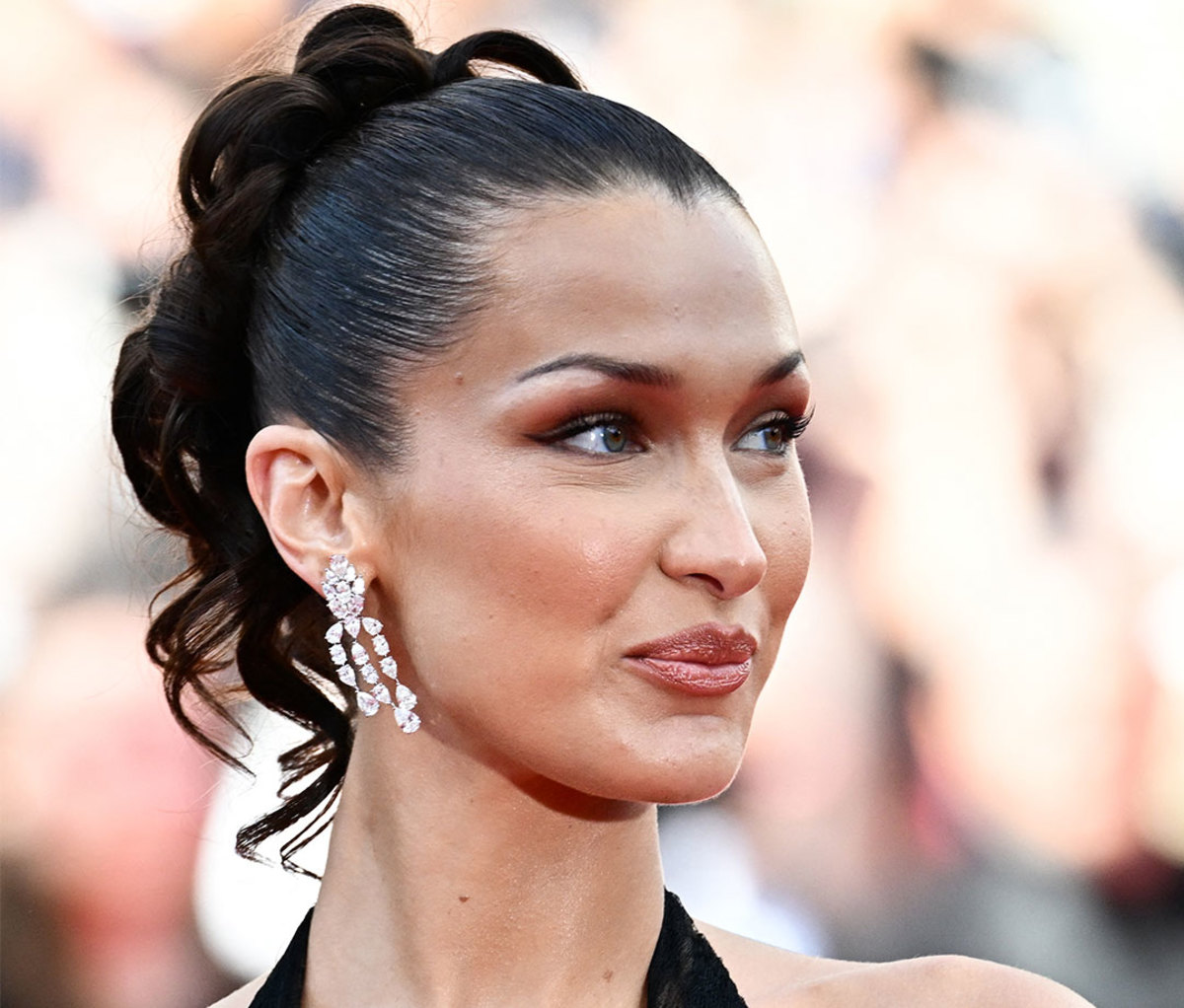 Head shot of Bella Hadid, who ranks as the most beautiful woman in the world according to the Golden Ratio.